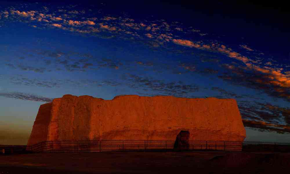 羌笛何须怨杨柳，春风不度玉门关。