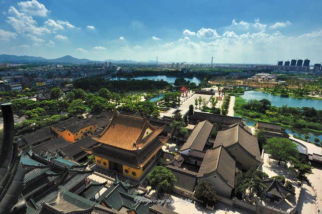 潮落夜江斜月里，两三星火是瓜洲。